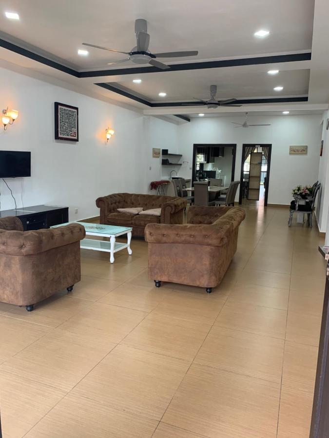 Villaparadise Homestay Batu Pahat Exterior photo